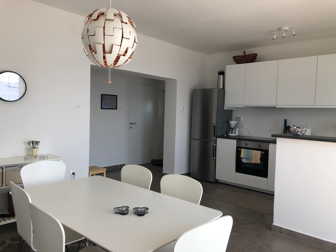 Upper apartment - Dining area and kitchen